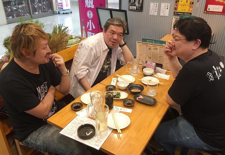 左から田辺ユウキ、春岡勇二、ミルクマン斉藤の座談会メンバー