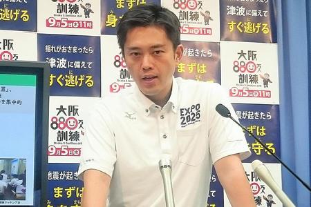 　「大阪府庁」で定例会見をおこなった吉村洋文知事（２８日・大阪市内）