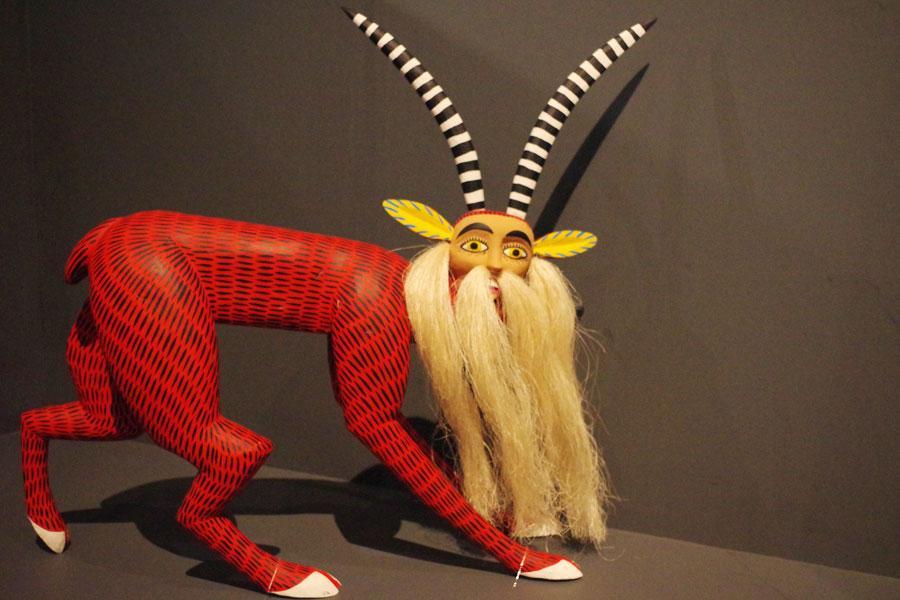 　特別展『驚異と怪異──想像界の生きものたち』が「国立民族学博物館」で開催。写真はメキシコの木彫（ナワル）（８月２８日・国立民族学博物館）