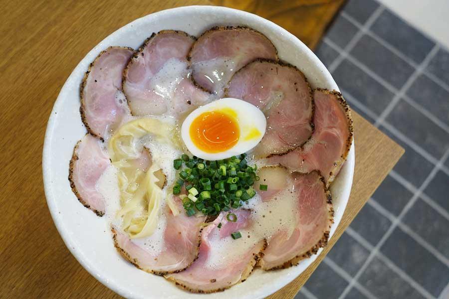 　「ラーメン家 みつ葉 あべの出張所」の塩チャーシューメン