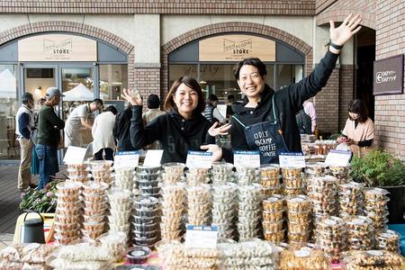 　独自のルートで仕入れるナッツ屋さん（写真は過去の開催時）