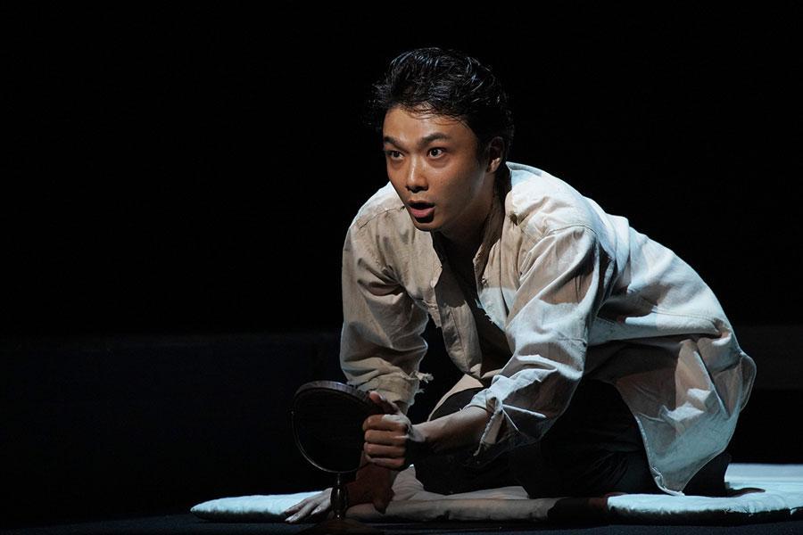 俳優・井上芳雄が、舞台『組曲虐殺』で三度目の小林多喜二を演じる　提供：ホリプロ