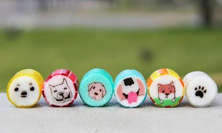 　マルチーズのいくらちゃんはライム味、コーギーの力丸くんはイチゴ味…