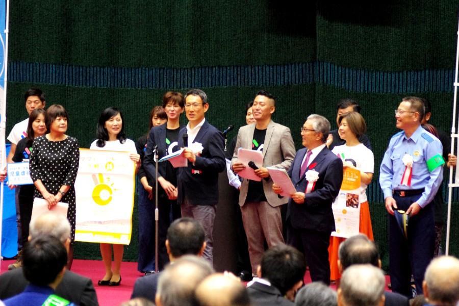 　イベントには、浪速区長をはじめ、浪速警察や浪速地域振興会、ゼロ会議メンバーらが登壇（１１日・大阪市内）