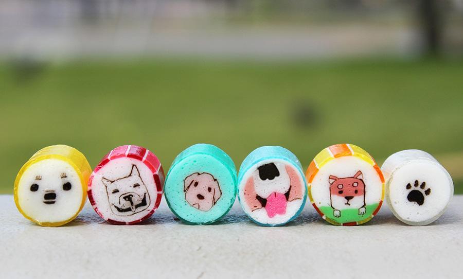 　マルチーズのいくらちゃんはライム味、コーギーの力丸くんはイチゴ味…