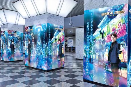 　「ＪＲ大阪駅」に掲出される関ジャニ∞の等身大ビジュアルイメージ（写真提供：ユニバーサル・スタジオ・ジャパン）