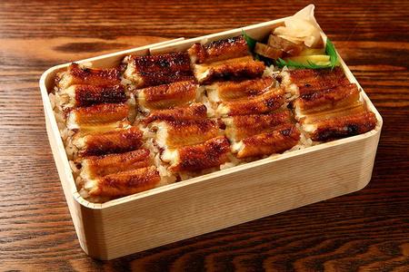 広島・宮島の老舗「うえの」の「あなごめし弁当」（２１６０円、各日数量限定）