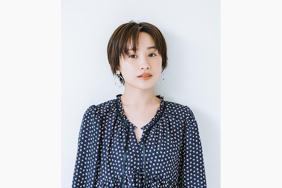 　オープニングのテープカットに参加する高橋愛