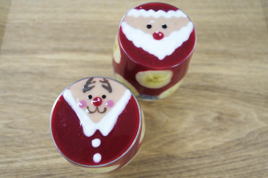 　１２月１３日オープンの「ＪＴＲＲＤ」。写真は１２月２５日まで提供のサンタとトナカイのスムージー