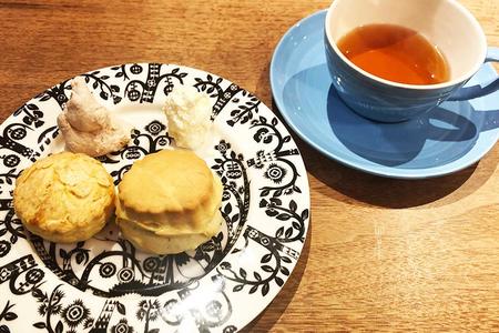 兵庫・西宮の「ムレスナティーハウス総本店」で、「スコーンフリー、ティーフリー」サービスをスタート