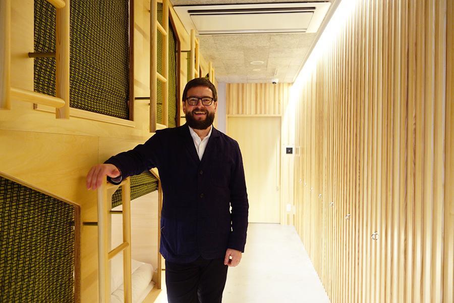 フィンランドのプロダクトデザイナー、ハッリ・コスキネンさん。京都でカプセルホテルをデザイン