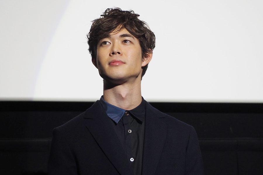 　映画『ｈｉｓ』の舞台挨拶に登場した宮沢氷魚（１７日、大阪市内）