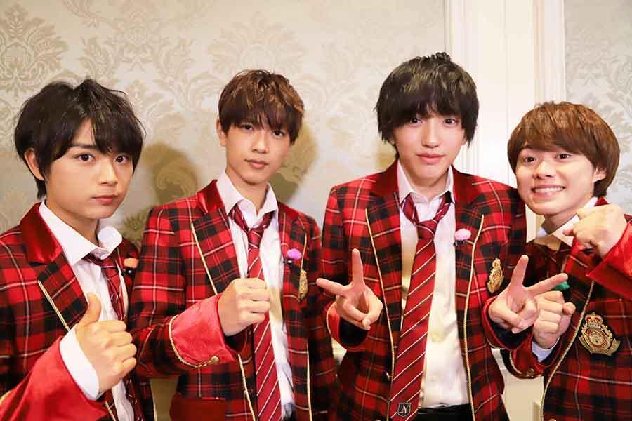 　左から、大西流星、高橋恭平、道枝駿佑、大橋和也