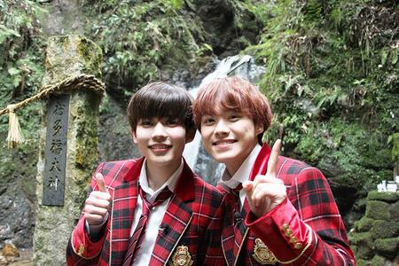 　過酷な罰ゲームロケへ向かった長尾謙杜（左）と大橋和也