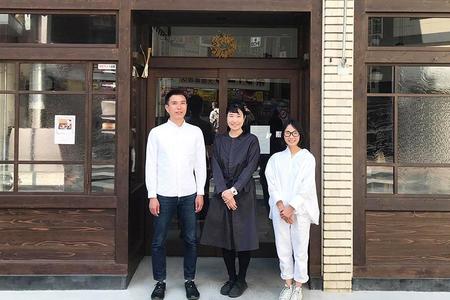 　「旅する京都」プロジェクトを立ち上げた、（左から）ＵＣＨＵ ｗａｇａｓｈｉの木本さん、梅園の西川さん、ＪＥＲＥＭＹ＆ＪＥＭＩＭＡＨの椿森さん
