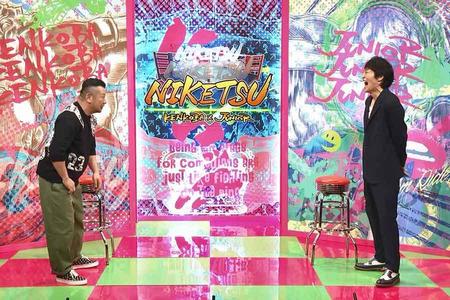 新型コロナ感染防止のため、距離をとって収録に挑んだケンドーコバヤシ（左）と千原ジュニア　（ｃ）ｙｔｖ