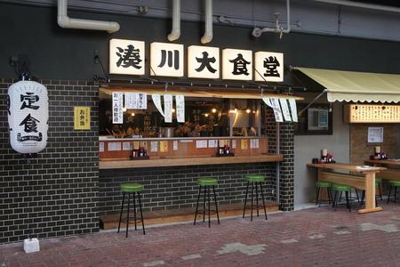 もともと湊川商店街の道路面に対して壁面だったが、今回の改装でオープン化