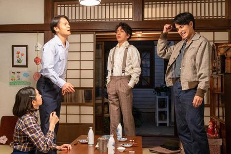 　「福島三羽ガラス」としての活躍を目指す裕一（窪田正孝）、久志（山崎育三郎）、鉄男（中村蒼）（Ｃ）ＮＨＫ