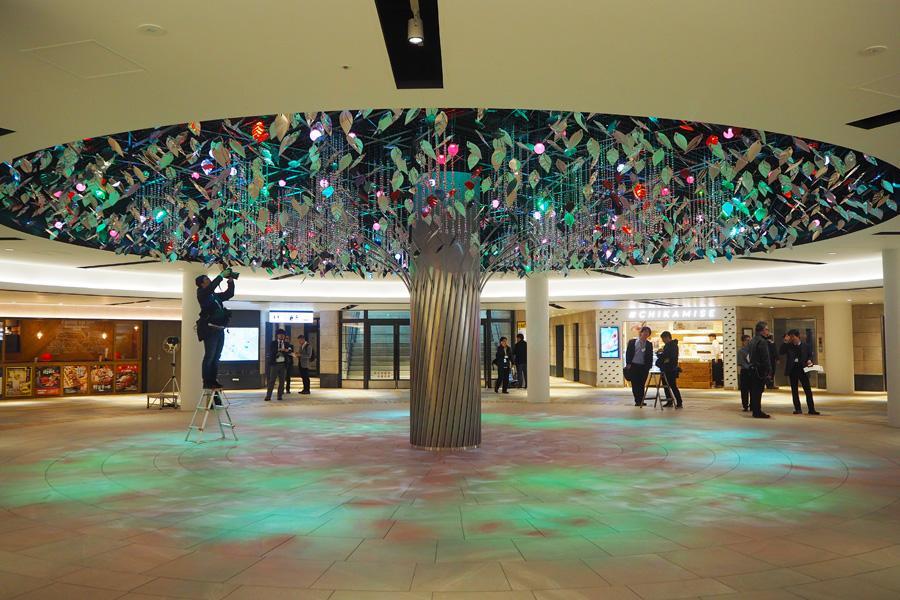 　リニューアルで新たに誕生した大阪・地下街、「泉の広場」の「Ｗａｔｅｒ Ｔｒｅｅ」