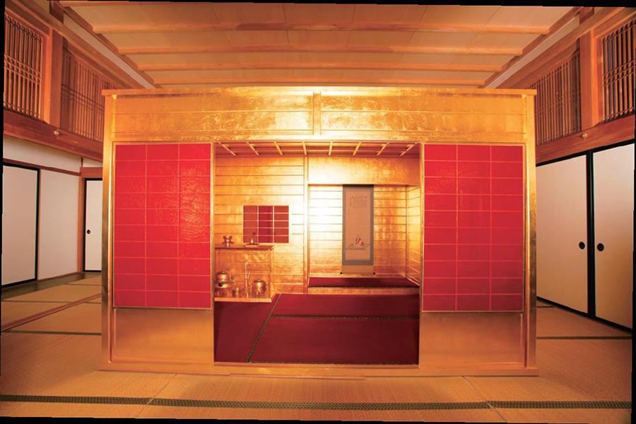 　特別展示される、豊臣秀吉が造らせた「黄金の茶室」(復元)＜京都市蔵＞