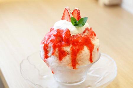 わざわざお出かけして食べたい兵庫県のかき氷。写真は「ひめじ官兵衛堂」の「苺のマスカル」