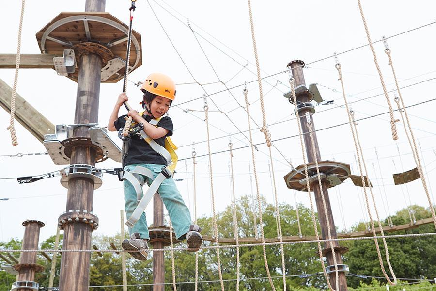 　子どもから大人まで、体を動かしながらスリルを楽しめる大阪のアスレチック