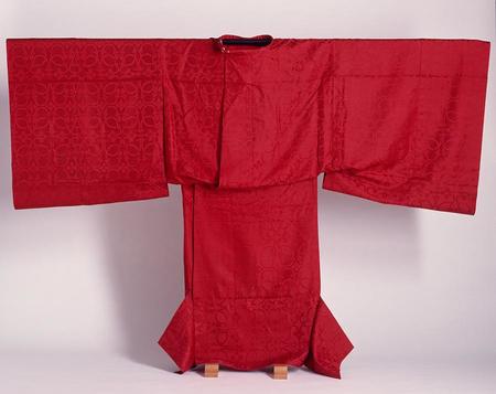 「袍 緋地輪無唐草文様」江戸時代（１９世紀）奈良県立美術館蔵
