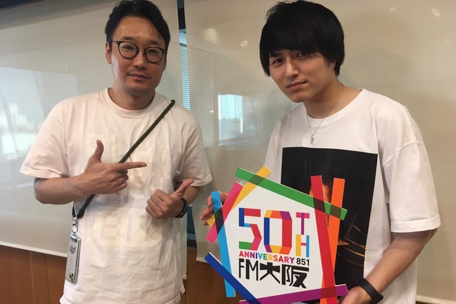 　ＦＭ大阪『Ｍｕｓｉｃ Ｂｉｔ』にゲスト出演したＮｏｖｅｌｂｒｉｇｈｔの竹中雄大（右）とＤＪの遠藤淳（１８日・大阪市内）