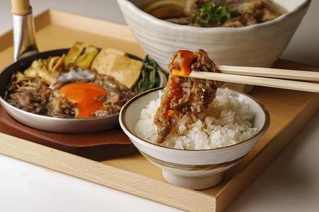 この食べ方は罪でしょ！「神戸牛づくし膳」のすき焼きはご飯がすすむ
