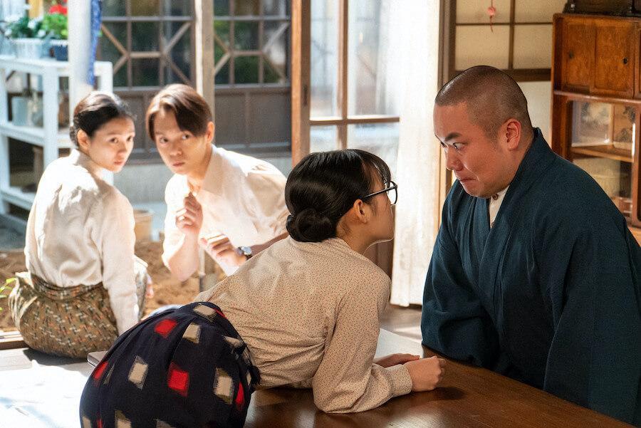 五郎（岡部大）の気持ちを確かめるべく問いただす梅（森七菜）、２人を見守る裕一（窪田正孝）と音（二階堂ふみ）（Ｃ）ＮＨＫ