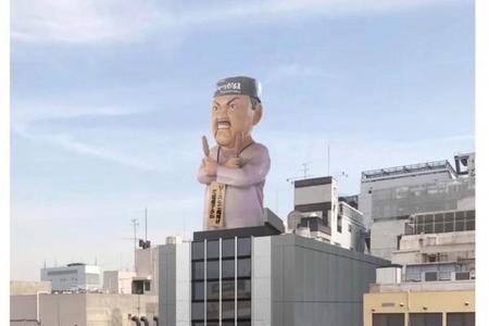 建設予定の「道頓堀だるまビル」の屋上に登場する巨大な「だるま大臣人形」