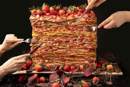 　今年、１月に登場し話題となった「ミル・ミルフィーユ」。ミルフィーユはフランス語で、ミル＝１０００、フイユ＝葉という意味