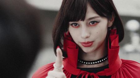 推理ゲームを仕掛ける閻魔沙羅（中条あやみ） (C)NHK