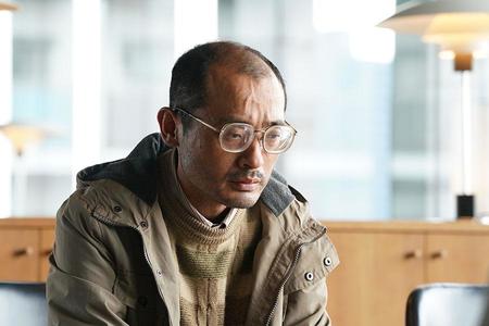 　まともな就職もできず、世間から隠れて生きてきた生島聡一郎を演じる宇野祥平。（Ｃ）２０２０ 映画「罪の声」製作委員会