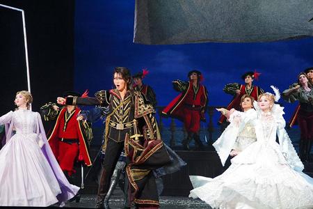 １１月２０日に開幕した宝塚歌劇団星組公演『エル・アルコン-鷹-』『Ｒａｙ　-星の光線-』