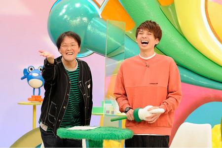 　アニメ・漫画の名シーン再現に挑戦するアインシュタイン（左から稲田、河井）（Ｃ）ＡＢＣテレビ