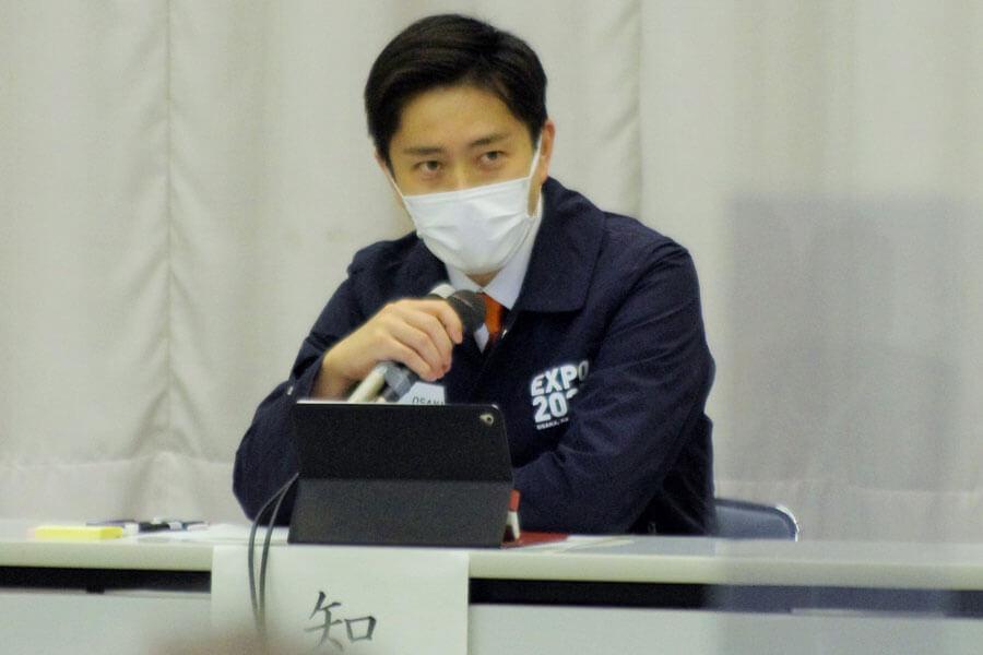 　『第３７回大阪府新型コロナウイルス対策本部会議』で発言する吉村洋文知事（２月９日・大阪府庁）