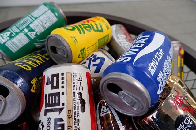 捨てられた空き缶、束ねた古雑誌…これが陶芸なの！？ 女性アーティスト