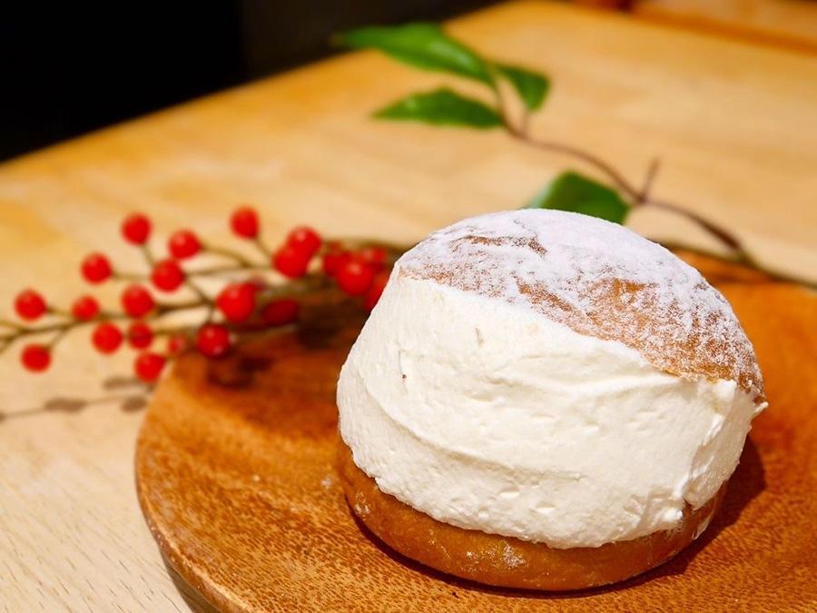 　生クリームの断面が美しい、イタリアの郷土菓子マリトッツォ（写真は「パンとエスプレッソと 南森町店」）