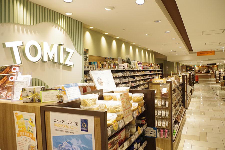 　地下２階の東ゾーンに集約され、売り場が約２倍となった「ＴＯＭＩＺ（富澤商店）」
