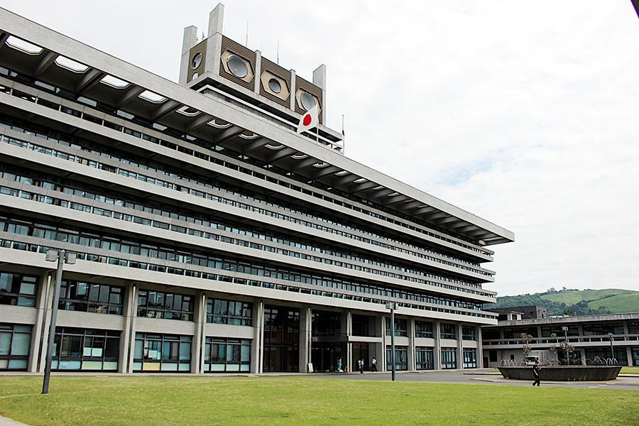 　奈良県庁（奈良市登大路町）