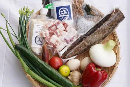 　「土佐旨いもの便り」キットイメージ。基本的な調味料以外はすべてセットされている