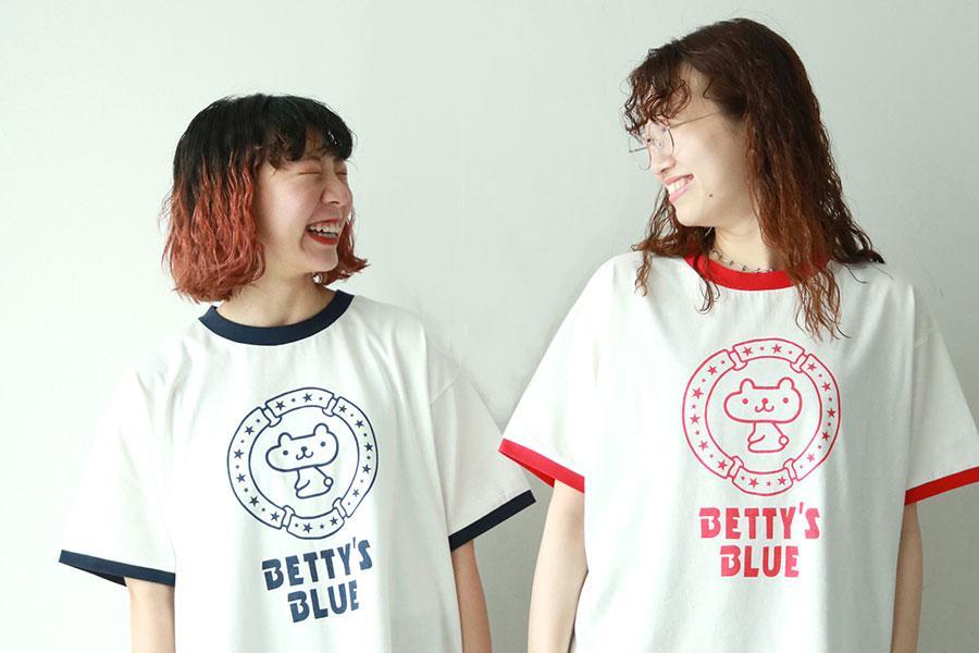 　「エイミーリンガーＴシャツ」（カラー：レッド／ネイビー 価格：３１９０円）