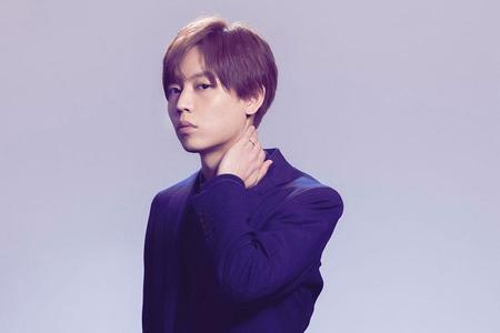 　エリートで家庭持ちの森和正を演じる、Ｄａ－ｉＣＥ・岩岡徹　（Ｃ）セモトちか／ＭＩＸＥＲ／集英社 （Ｃ）「サレタガワのブルー」製作委員会・ＭＢＳ