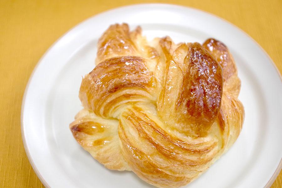 　「大阪ハニークロワッサン」（テイクアウト１９４円、イートイン１９８円）