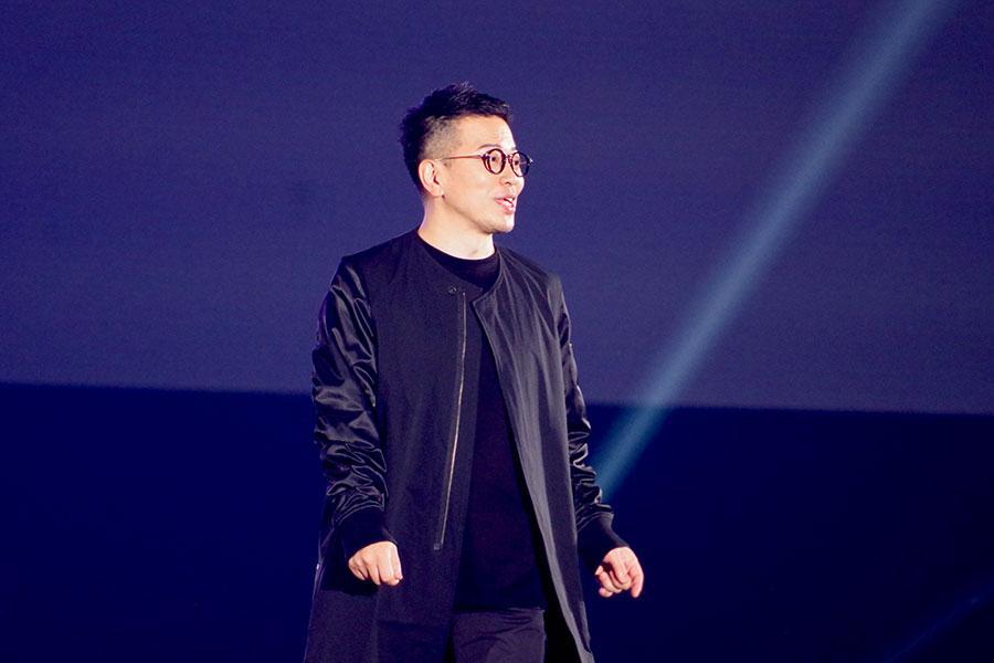 　『関西コレクション ２０２１ ＡＵＴＵＭＮ＆ＷＩＮＴＥＲ』に登場した宮迫博之（５日・大阪市内）