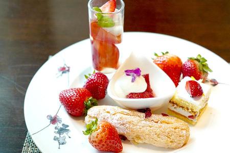 　「インターコンチネンタルホテル大阪」のストロベリースイーツブッフェ『フラワーガーデン』