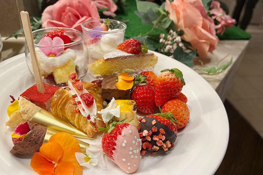 　「神戸ポートピアホテル」でスタートした『神戸いちごコレクション ２０２２ ～Ｔｈｅ Ｓｅｃｒｅｔ Ｇａｒｄｅｎ 秘密の花園～』