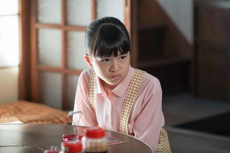 　ラジオ英語講座を聴くひなた（新津ちせ）（Ｃ）ＮＨＫ