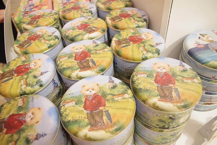 　テディベア缶が目印、香港発の「ジェニーベーカリー」